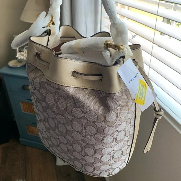 Coach Field Bucket Bag Ivory/Stone - Picture 6 of 14